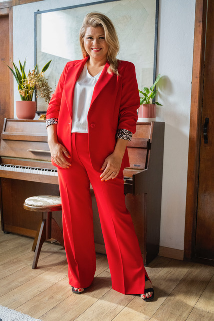 Pantalon a 2025 fente rouge