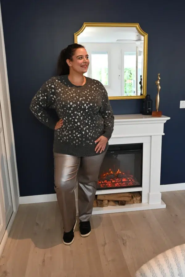 Pull chaud à paillettes – style féminin et tendance d’hiver