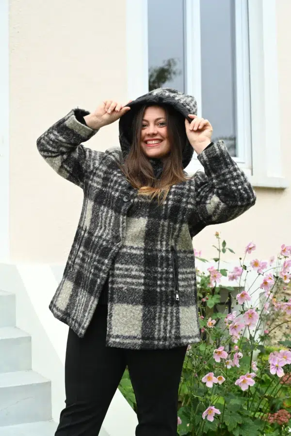 Manteau matelassé avec capuche amovible – chic et confortable