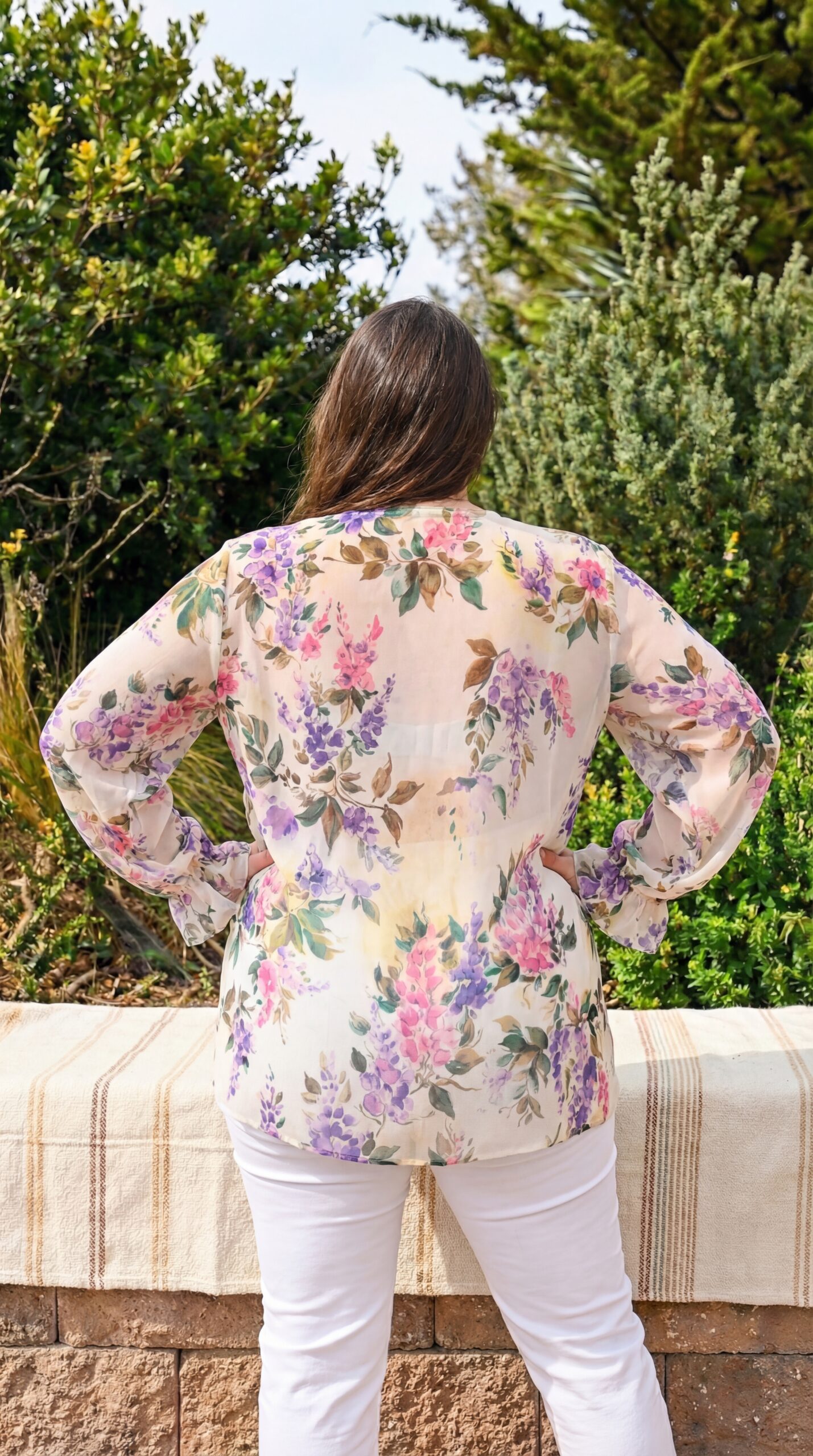 Chemise fluide pastel avec froufrou