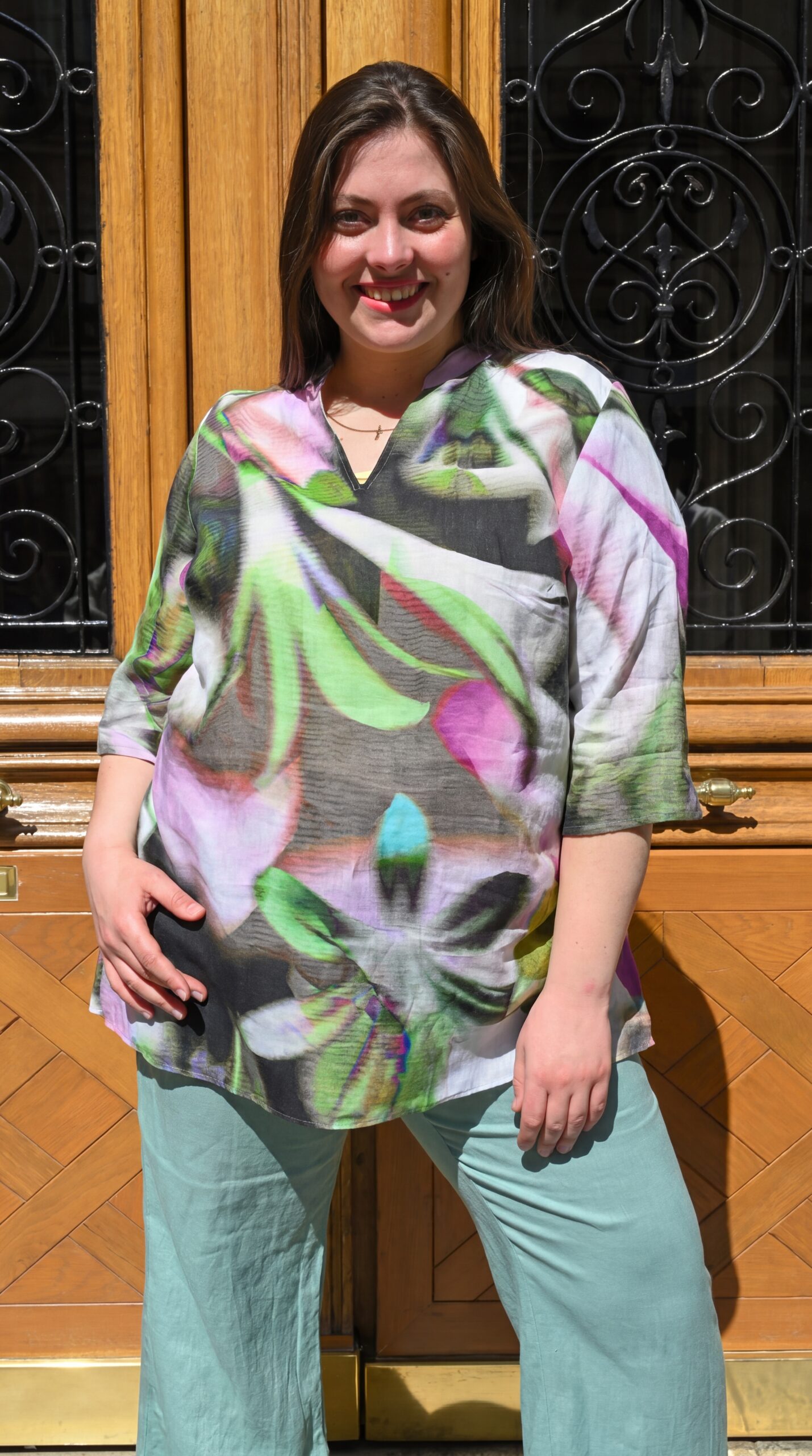 Haut en lin à imprimé fondu et décolleté élégant