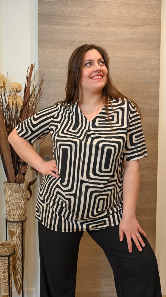 Haut fluide bicolore noir et blanc en viscose
