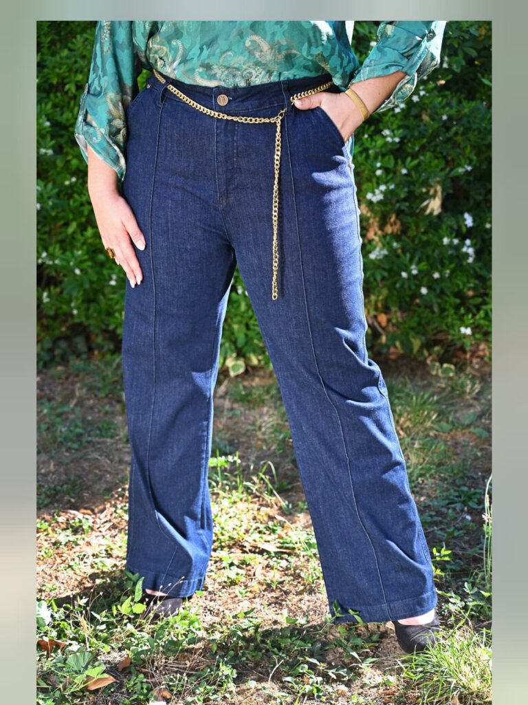 Jean large taille haute avec ceinture chaîne bleu brut